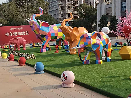 卡通(tōng)雕塑