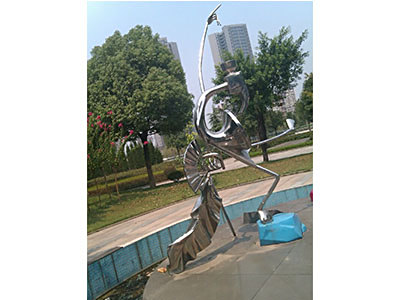 不(bù)鏽鋼雕塑